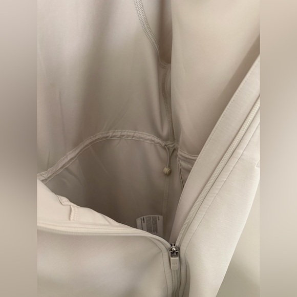 Lululemon Softstreme Cinch-Waist Full-Zip Jacket - Picture 10 of 10